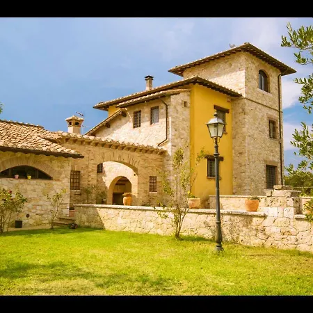 Villa Spacious With Private Pool In Montecampano Mountain View